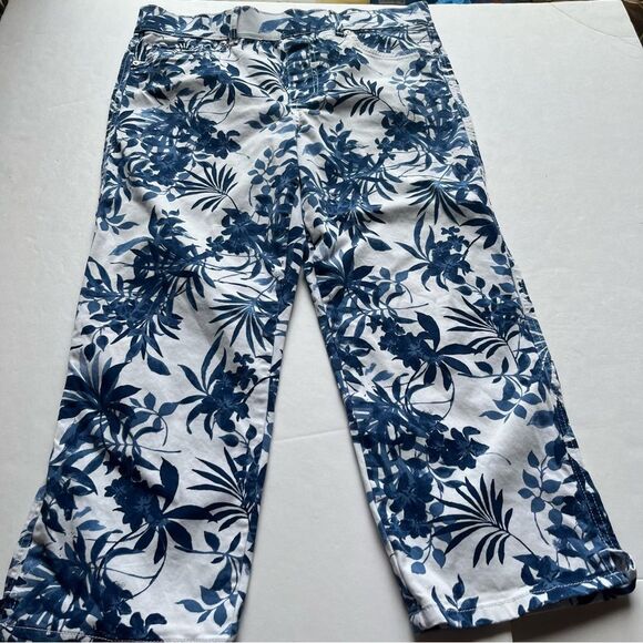 Gloria Vanderbilt Women's Floral Blue and White Capri Hi Rise Pants Size 10 - Picture 1 of 8